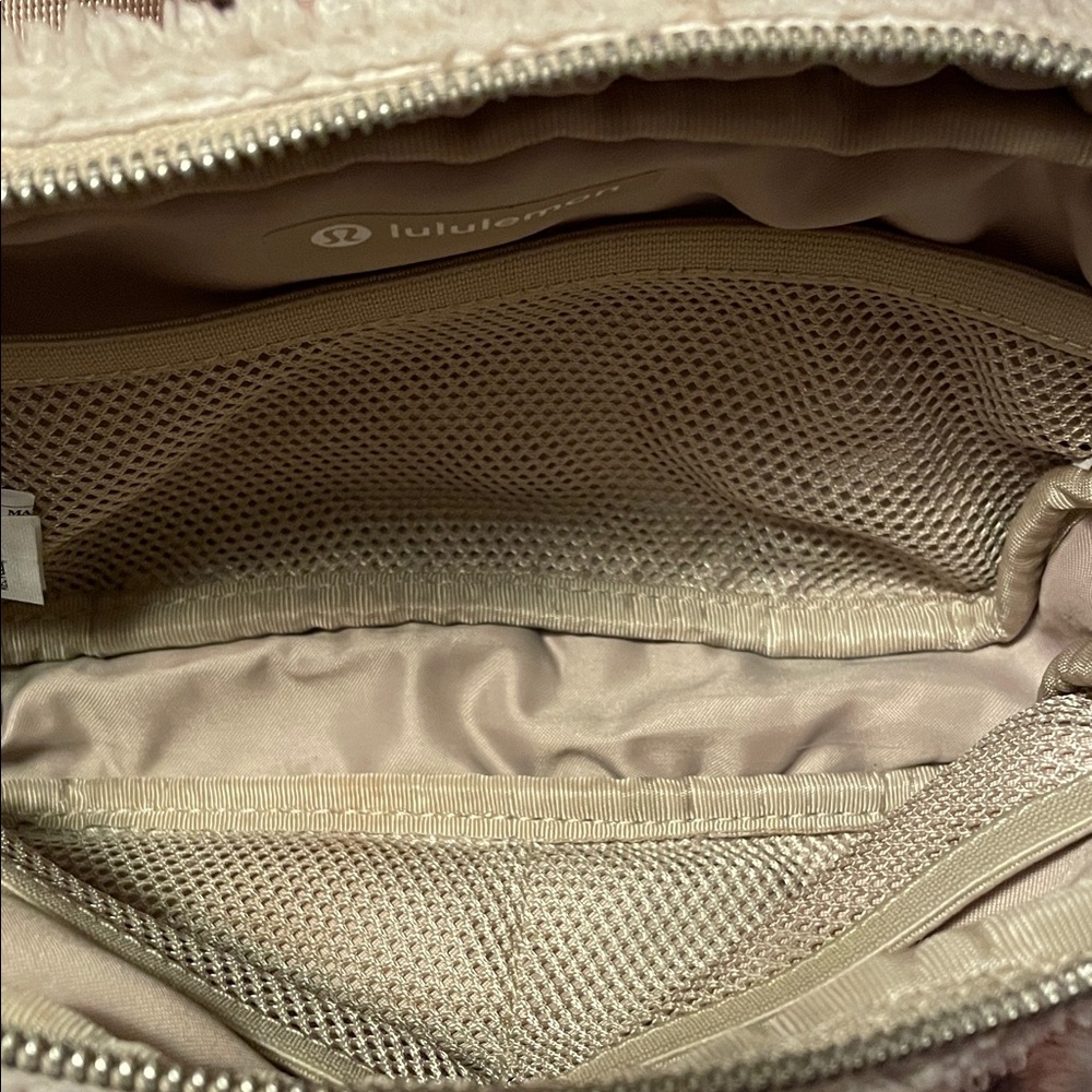 lululemon athletica Cream Crossbody Bag - Picture 9 of 11
